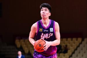 17罚16中！余嘉豪西乙生涯之夜 25分钟无运动战出手得16+5+1+1+1